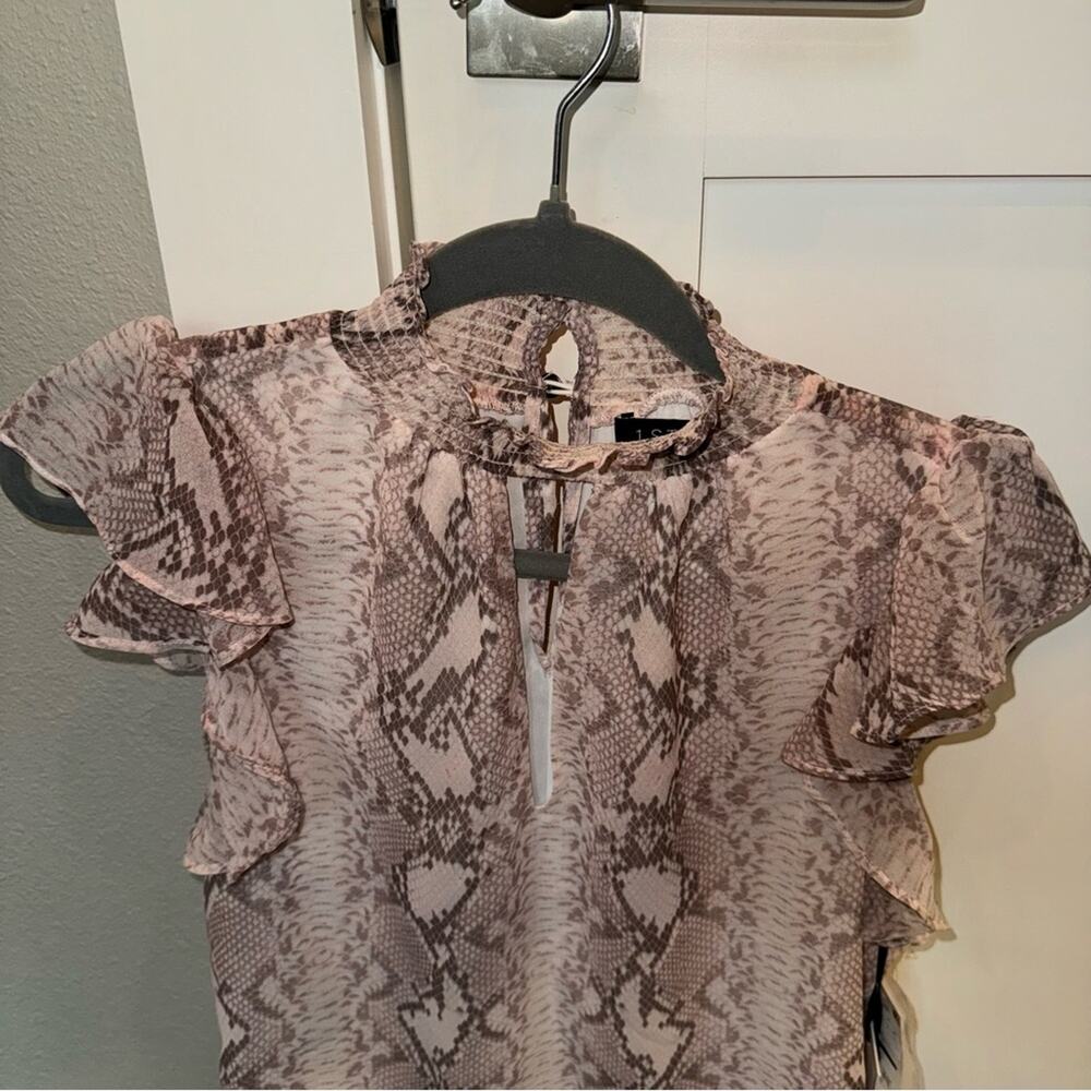 1.STATE Keyhole Flutter Sleeve Smocked Neck Silky Snake Ballet Dust Pink… - Picture 6 of 7